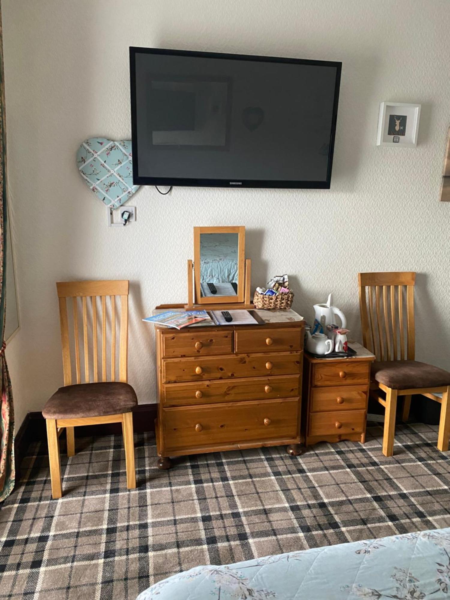 Cromarty View Guest House Accommodations & B&B Dingwall Exterior photo
